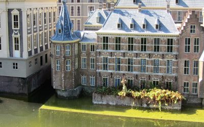 Blijf niet dweilen met de kraan open en investeer nu in huidige zorgwerknemers